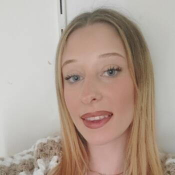 Babysitter in Wattignies: Kelly