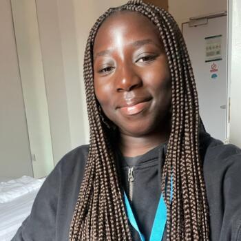 Babysitter in Chilly-Mazarin: Sarah