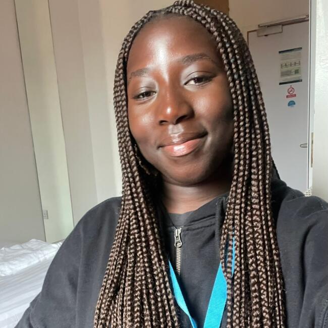 Babysitter in Chilly-Mazarin: Sarah