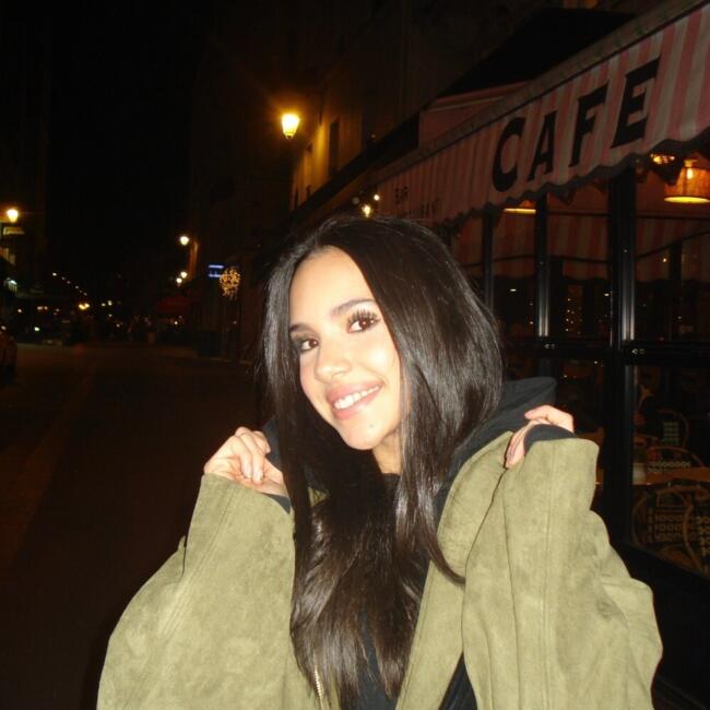Babysitter in Paris: Fatim