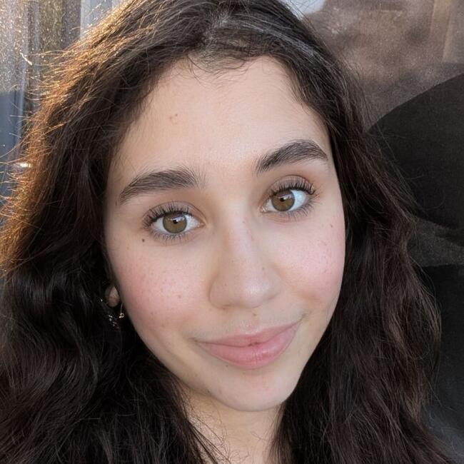 Babysitter in Carquefou: Loan