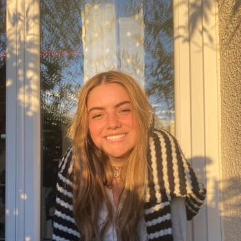 Babysitter in Pessac: Lauren