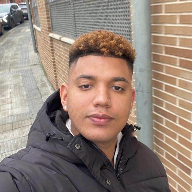 Canguro en Pamplona: Argeny Romero