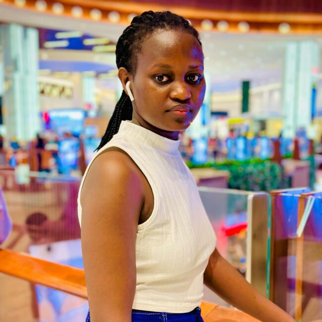 مربية أطفال في الدوحة: SARAH