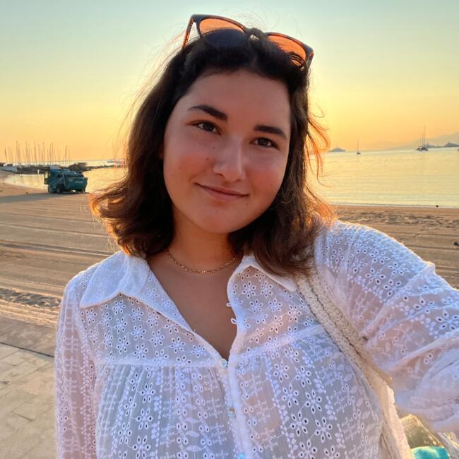 Babysitter in Antibes: Agathe