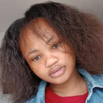 Babysitter in Port Elizabeth: Lubone