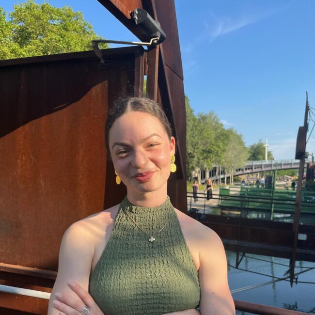 Babysitter in Rennes: Eva