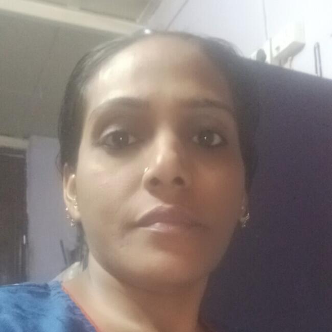 पुणे में बेबीसिटर: Zarina