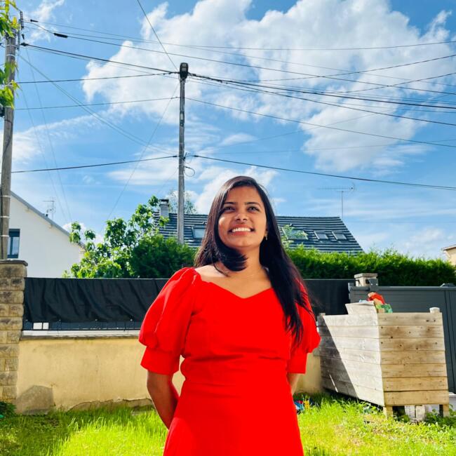 Babysitter in Paris: Divya