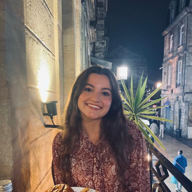 Babysitter in Talence: Lucie