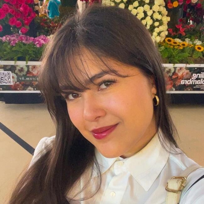 Babá em Pindamonhangaba: Livia