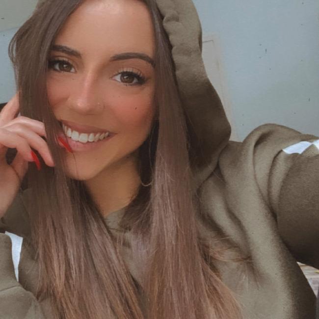 Niñera en Mont-Saint-Martin: Julia