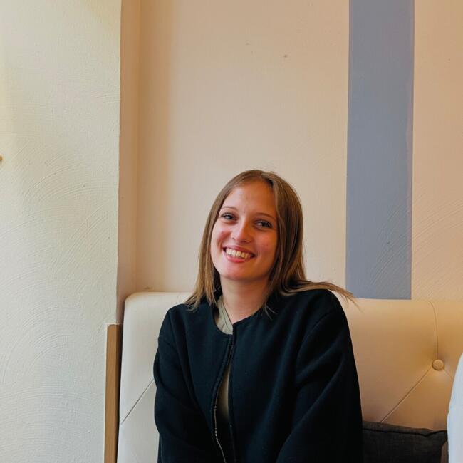 Babysitter in Saint-Michel-sur-Orge: Manon