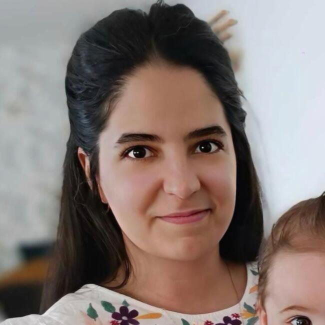 Babysitter in Setúbal: Julie