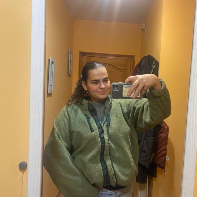 Babysitter in Girona: Carla