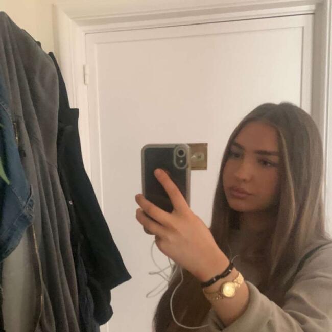 Babysitter in Ixelles-Elsene: Helene