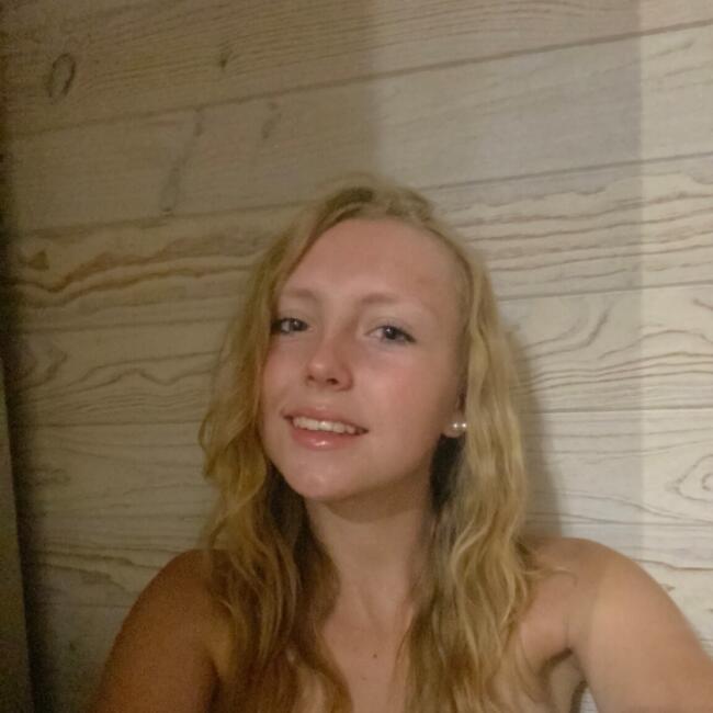 Babysitter in Saint-Maixent-l'École: Elsa