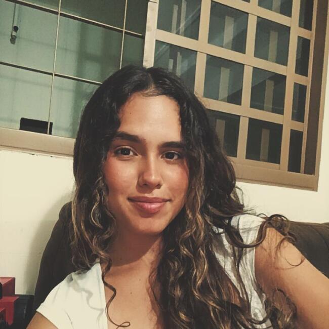 Babysitter in Maringá: Larissa
