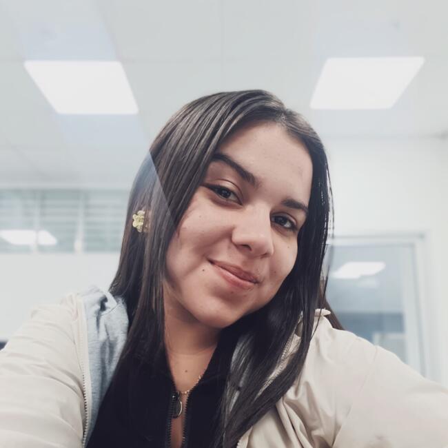 Babysitter in San Pablo: Ariela