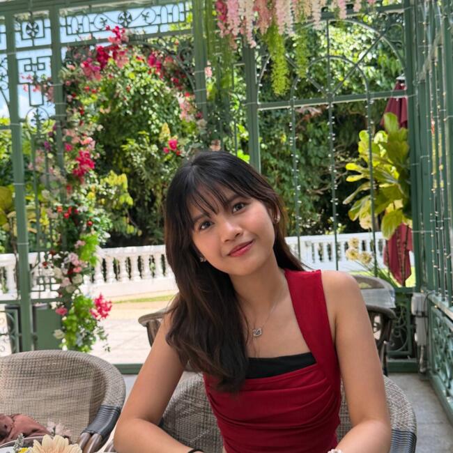 Babysitter in Singapore Island: Shwe