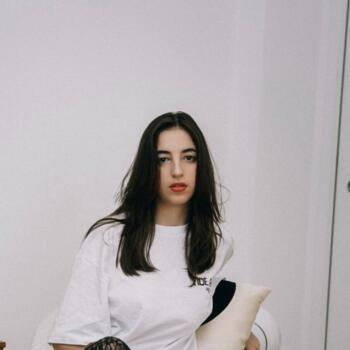 Babysitter in Paris: Lila