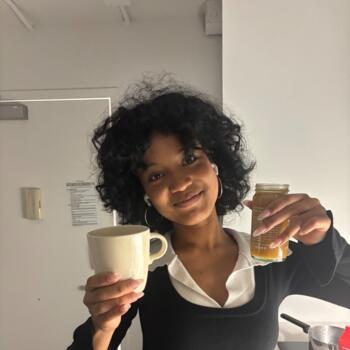 Babysitter in New York: Hailey