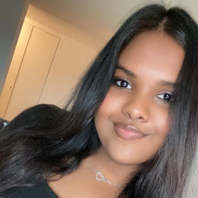 Baby-sitter in Windisch: Tharushniya