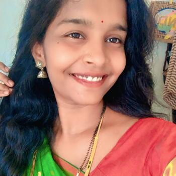 Surat में बेबीसिटर: Sanchita