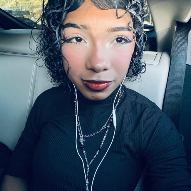 Babysitter in Macaé: Julia