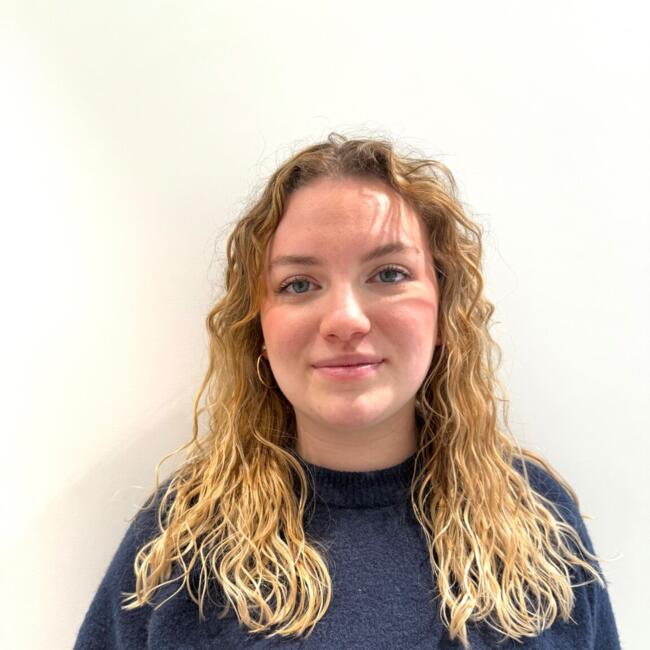 Babysitter in Pont-l'Évêque: Lola