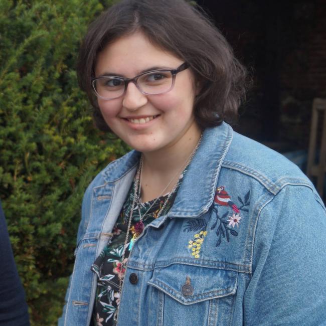 Babysitter in Gruchet-Saint-Siméon: Véronique