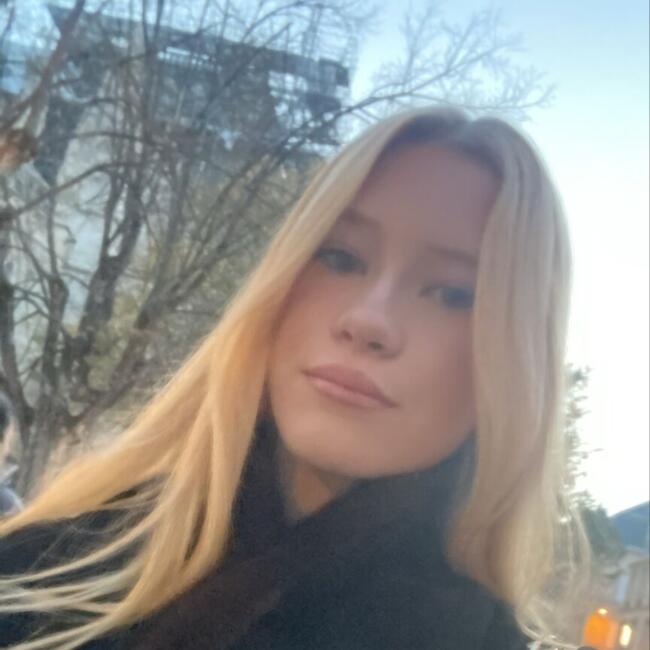 Babysitter in Talence: Sophie