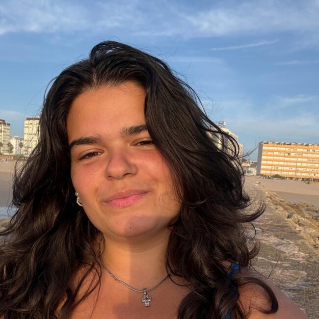 Babysitter em Amora: Alice