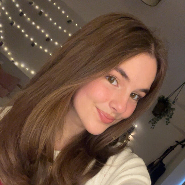 Babysitter in Stockport: Ella