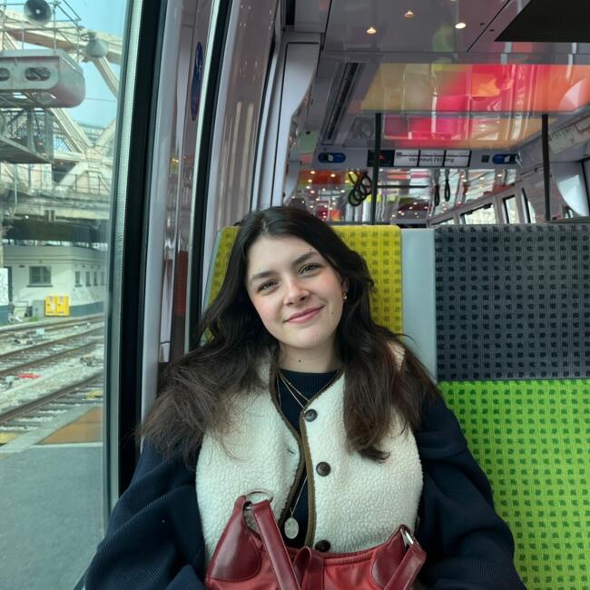 Babysitter in Paris: Augustine