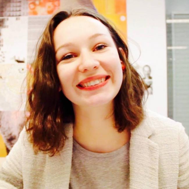 Ixelles のベビーシッター: Flora