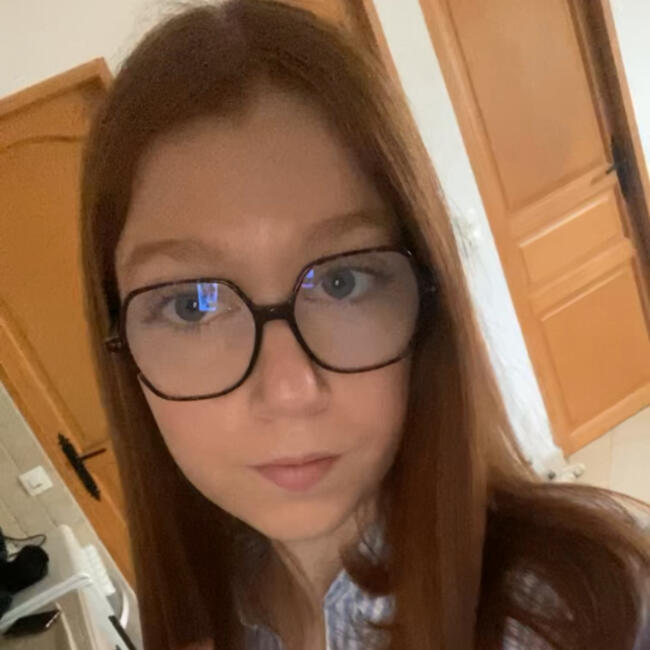 Babysitter in Beaumont-les-Nonains: Chloé