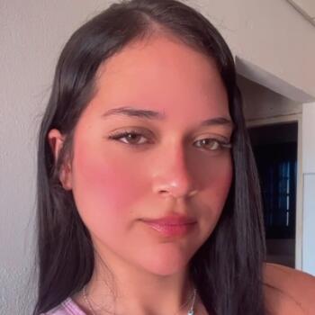 Babysitter in Goiânia: Debora Alves Cordeiro