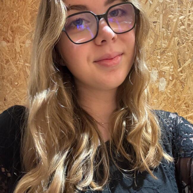 Babysitter in Foissiat: Lana