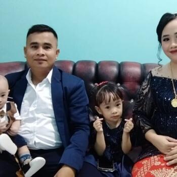 Babysitting job in Tangerang: babysitting job Rahmat