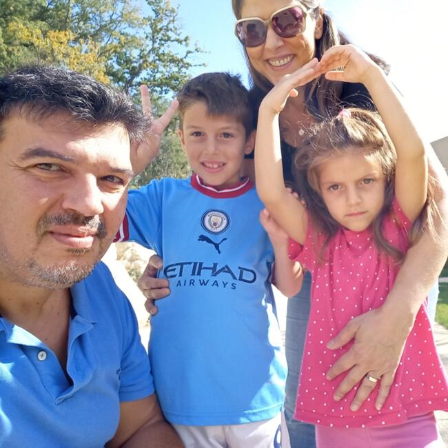 Job de garde d'enfants à Thessalonique: Nikos