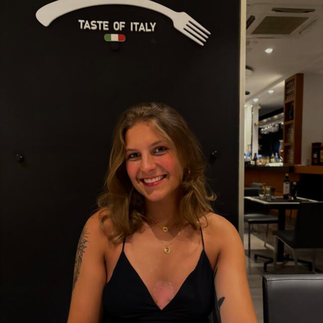 Babysitter in Armentières: Elisa