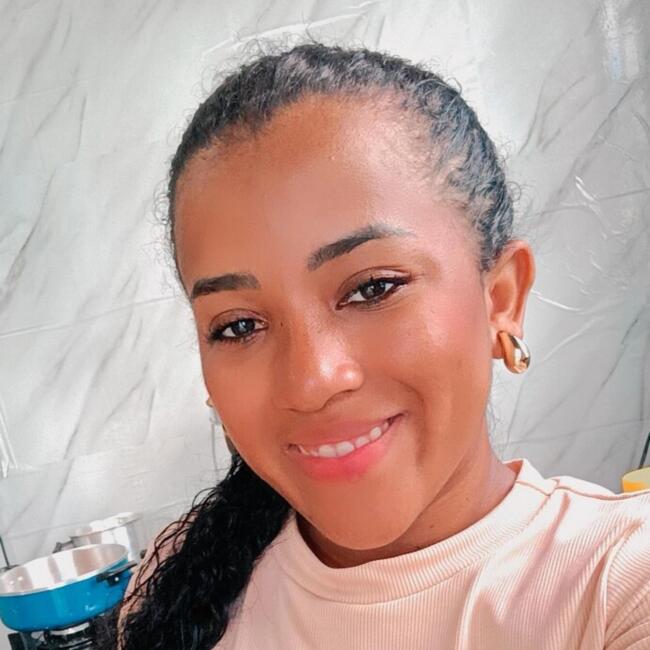 Babá em Londrina: Symone