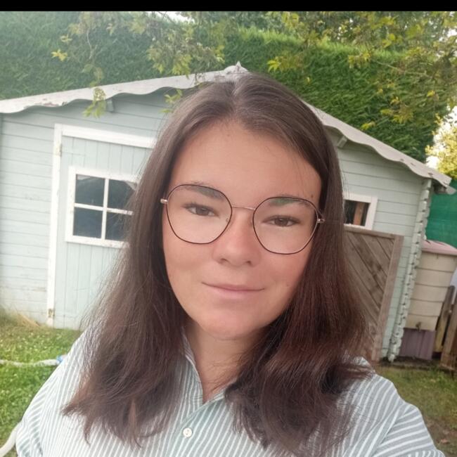 Babysitter in Chambray-lès-Tours: Charlotte
