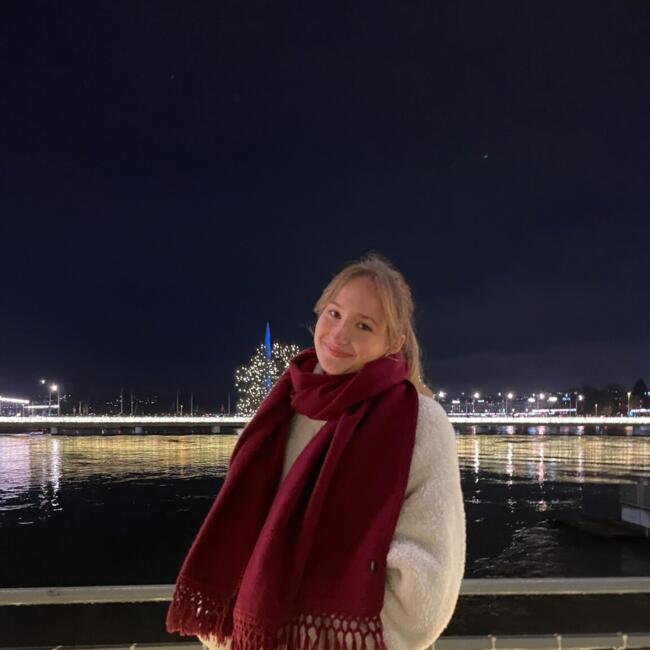 Babysitter in Saint-Julien-en-Genevois: Ayla