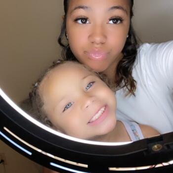 Babysitter in Harvey: Lalionna