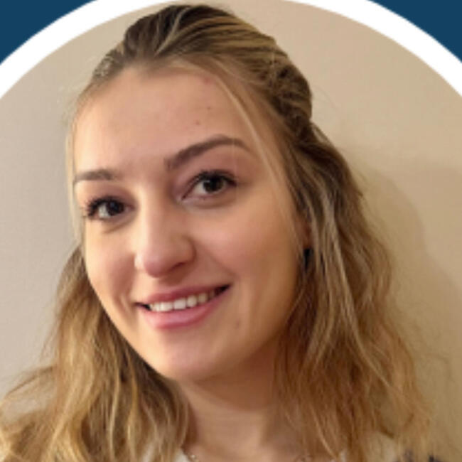 Babysitter in Plailly: Coline