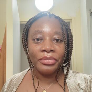 Babysitter in Lisbon: Flora