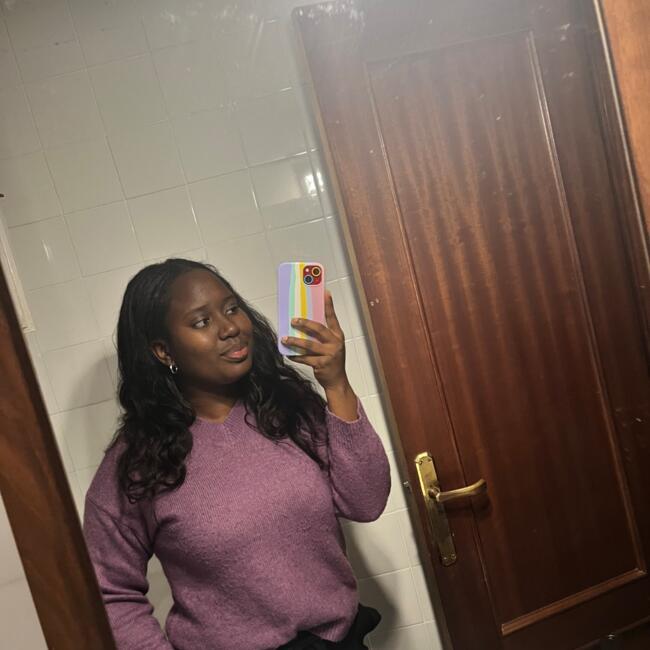 Babysitter in Serranillos del Valle: Lina Marcela