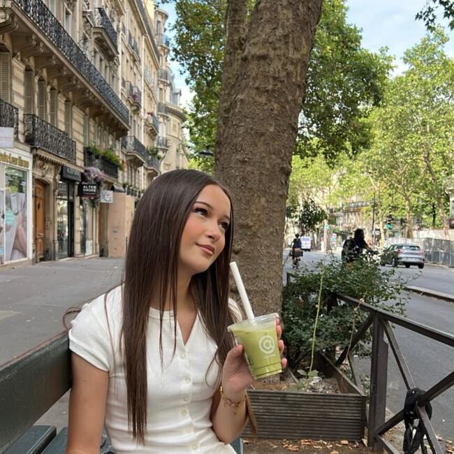 Babysitter in Saint-Cyr-sur-Loire: Mila